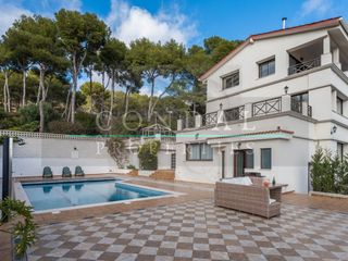Alquiler Chalet en Avinguda 336 10. Lujoso chalet de 650m² con vistas al mar. parcela de 2.293m²