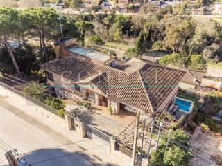 Casa a Urbanitzacions. Gran oportunidad dos viviendas con vistas panormicas en les gin
