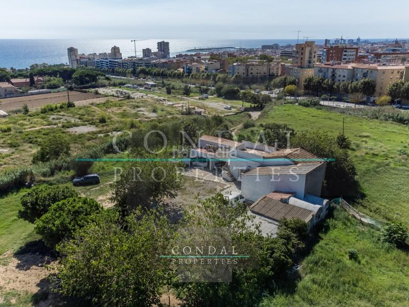 Foto 11cdb0fe-c043-48ed-85b1-f7f2e82a1bc6. Casa in El Palau - Escorxador Mataró