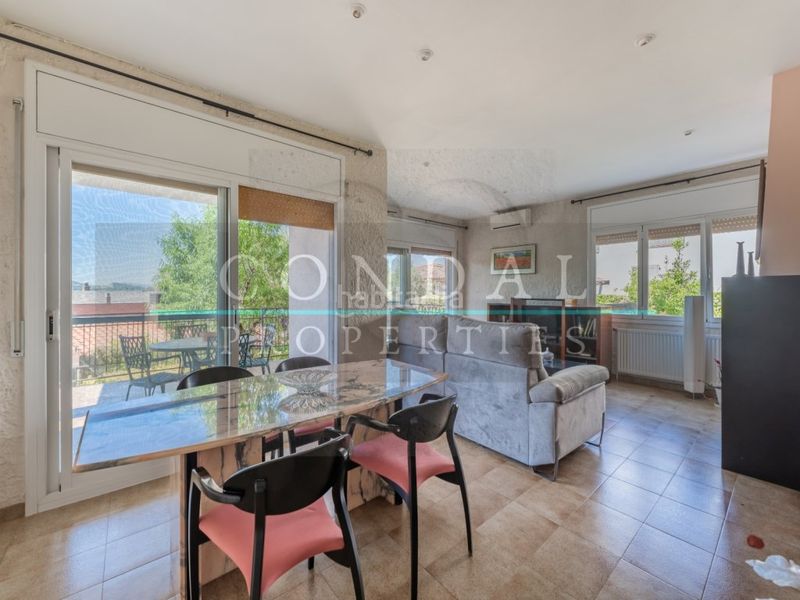 Foto 18728243-2e12-41d2-a203-512eb128b2e2. Casa amb aparcament a Martorelles
