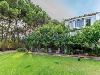 Haus in Canafort-El Puntó. Exclusiva propiedad  casa con estudio, piscina y jardín en sant