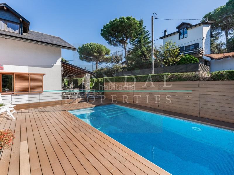 Foto 175e4ad8-0994-4311-862a-9ff94e36b89c. Maison avec parking piscine dans Vallgorguina