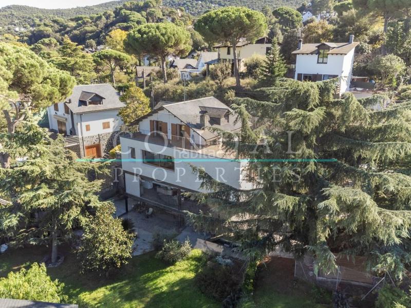 Foto 52786109-cb9a-4c6d-bd68-99cadff0e1c3. Maison avec parking piscine dans Vallgorguina