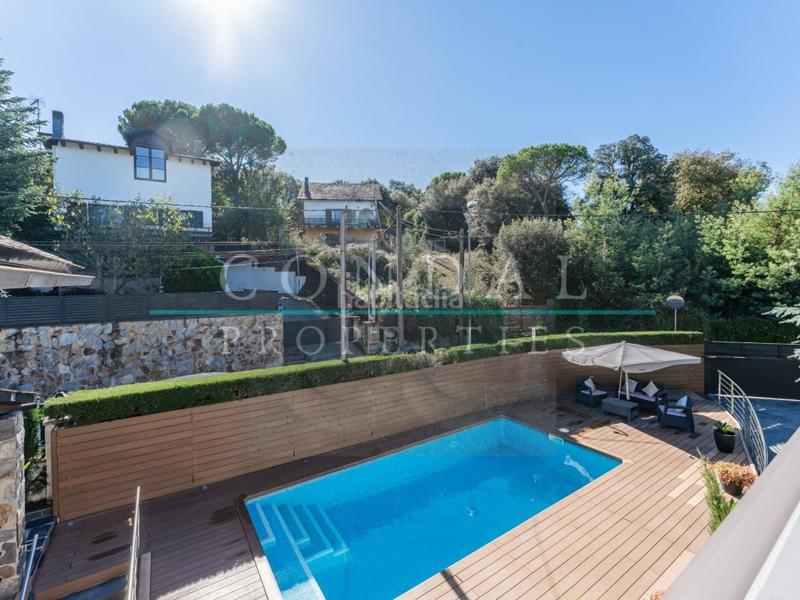 Foto 61c91efa-fb4f-447a-8f24-4f3935ef0a30. Maison avec parking piscine dans Vallgorguina