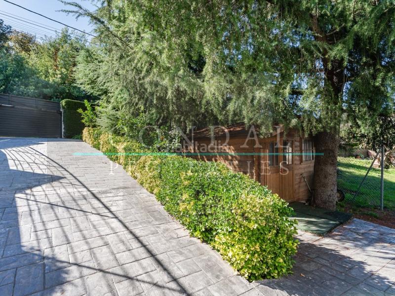 Foto b994c83c-705c-4efa-bcf3-7bbe8bc6ea38. Maison avec parking piscine dans Vallgorguina