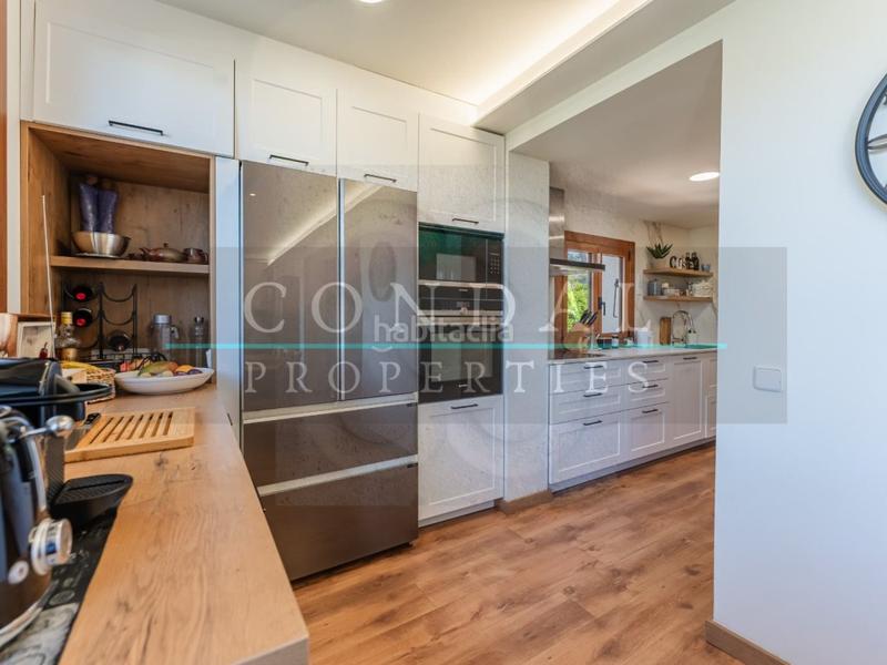 Foto dd18003c-8635-4eb7-96cd-c006d518c936. Maison avec parking piscine dans Vallgorguina