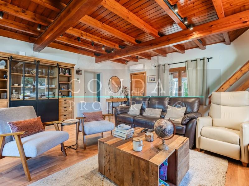 Foto de68ad3a-cef1-4e96-a472-3a89c2ec6025. Maison avec parking piscine dans Vallgorguina