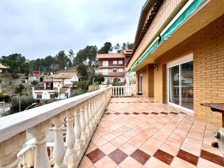 Casa a Viladecavalls. Casa para 2 familias de 325m2  la planassa a 4 vientos, parcela