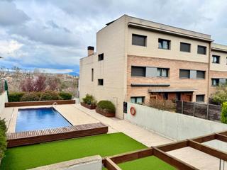 Casa a Sant Quirze Parc-Vallsuau-Castellet. Señorial casa adosada en sant quirze del vallès.  325m2 construi