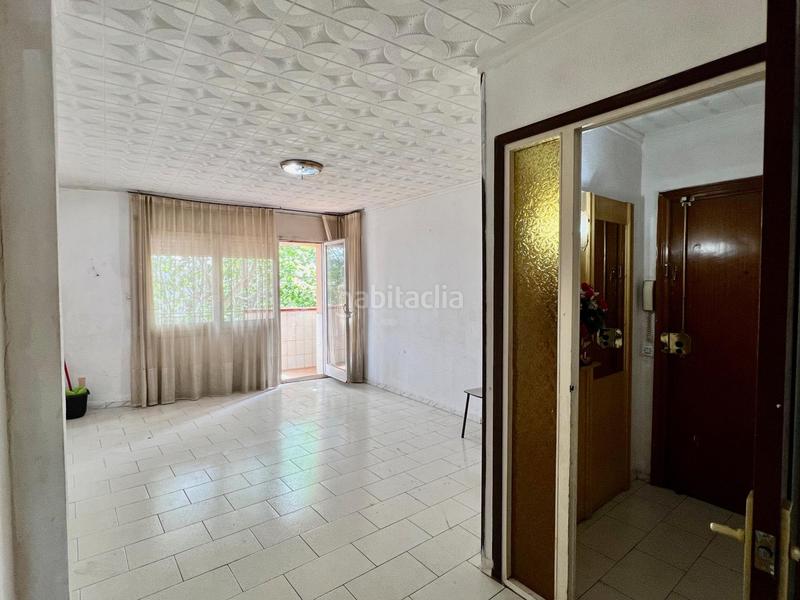 Foto 259a8ccb-ad07-44a4-ad92-e8a7bd3a3c54. Piso  de 4 dormitorios y 2 baños, balcón terraza y trastero! en Sabadell