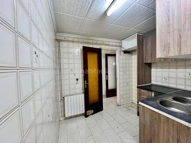 Foto a78f9ab0-9533-4de1-98de-8c78c14d1dfb. Piso  de 4 dormitorios y 2 baños, balcón terraza y trastero! en Sabadell