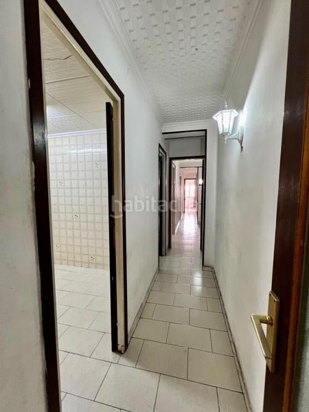 Foto dd34ff38-f4c1-46a9-9be8-e093595deadd. Piso  de 4 dormitorios y 2 baños, balcón terraza y trastero! en Sabadell