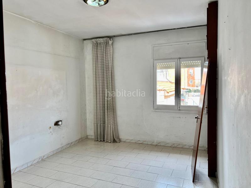 Foto e8f9ad1e-ce59-4553-9665-d06085699ca7. Piso  de 4 dormitorios y 2 baños, balcón terraza y trastero! en Sabadell
