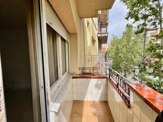 Pis  Avenida matadepera de. Piso de 4 dormitorios y 2 baos, balcn terraza y trastero!