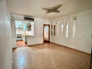 Piso  Guilleries de les. Piso de 4 dormitorios para reformar !!
