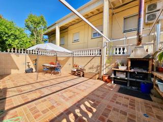 Maison à Polinyà. Casa de 5 dormitorios  2 baños con patio de 55m2