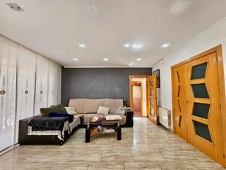 Casa a Polinyà. Casa de 5 dormitorios  2 baños con patio de 55m2