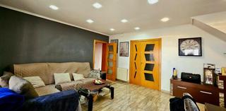 Casa a Polinyà. Casa de 5 dormitorios  2 baños con patio de 55m2