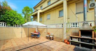 Maison à Polinyà. Casa de 5 dormitorios  2 baños con patio de 55m2