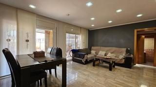 Haus in Polinyà. Casa de 5 dormitorios  2 baños con patio de 55m2