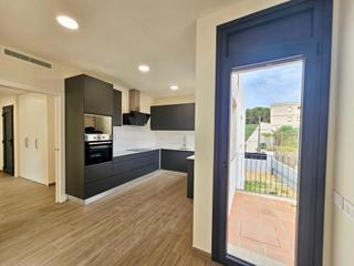 Casa a Creixell. Casa de obra nueva de 3 dormitorios, 2 baños, jardín y garaje