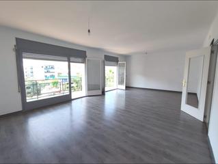 Pis a Centre. Amplio, luminoso y céntrico piso en pineda de mar, de 96m2 y 3 d