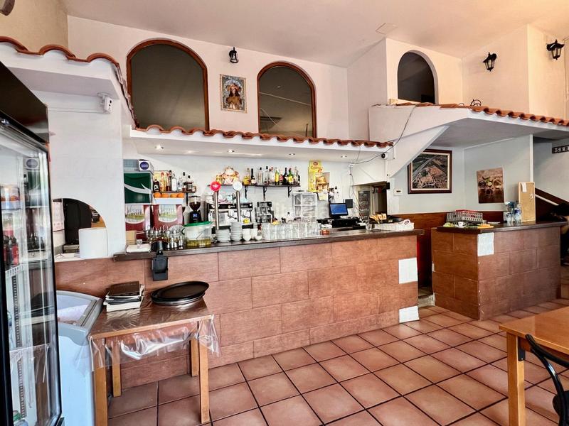 Foto 2f6b3605-e8be-4d27-8d1d-6981c406d007. Alquiler local comercial bar restaurante en traspaso en avenida matadepera!! en Sabadell