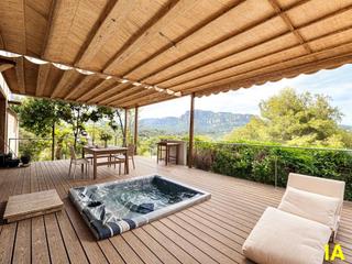 Maison à Matadepera. Casa independiente con piscina y espectaculares vistas  5 dormit