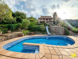 Casa a Matadepera. Casa independiente con piscina y espectaculares vistas  5 dormit