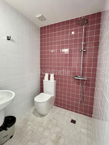 Foto 1709cf07-b962-472b-b645-f080d5e06e48. Casa amb calefacció aparcament piscina a Eixample Sabadell