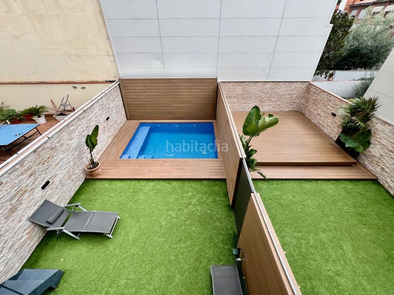 Foto 46634848-455b-4b15-b773-dc6057c79ca3. Casa amb calefacció aparcament piscina a Eixample Sabadell