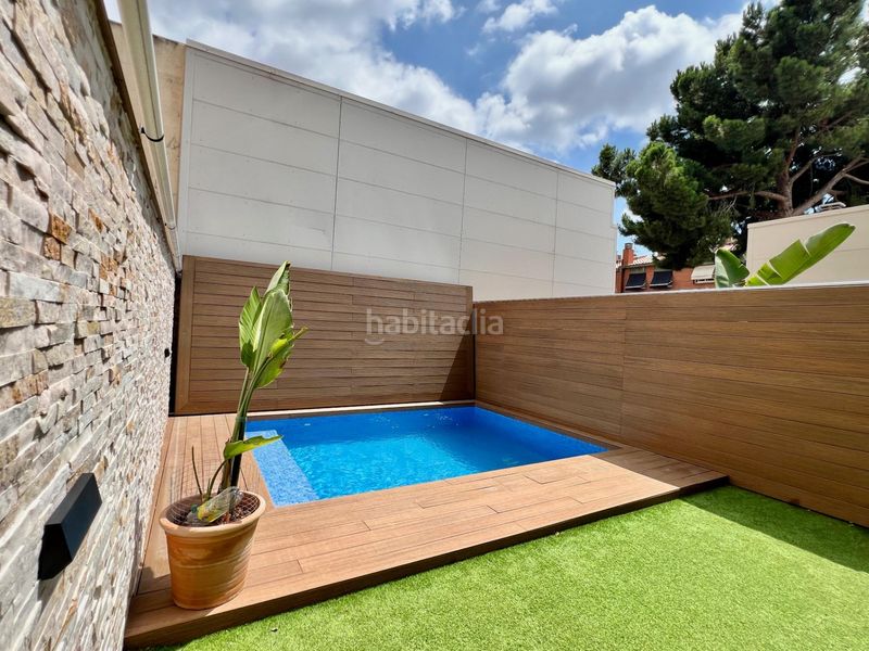 Foto 4e5ef2c6-7370-4dfb-ac58-35abb85d3dff. Casa amb calefacció aparcament piscina a Eixample Sabadell