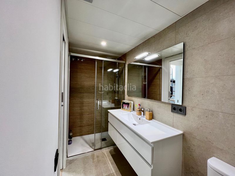 Foto b7a26600-1502-4eb8-ac59-229741e01d32. Casa amb calefacció aparcament piscina a Eixample Sabadell