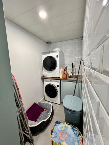 Foto fb89d8d0-4d3b-4328-ab52-b891aa3697d8. Casa amb calefacció aparcament piscina a Eixample Sabadell