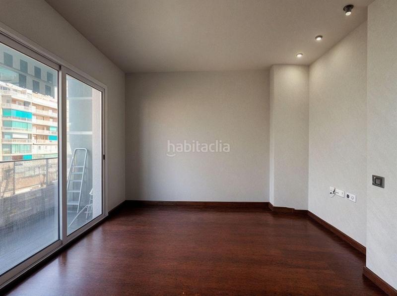 Foto dfa16a6b-cf3f-4e37-be34-6fe7c34c22c8. Piso amplio piso en La Bordeta, con parking y balcón orientado al este 3dormitorios 2baños en Barcelona