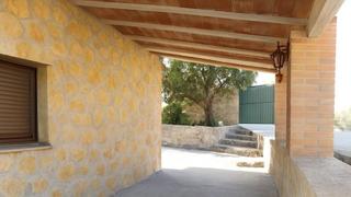 Casa a Sentmenat. Finca con casa de dos plantas, terreno llano y polivalente. enca