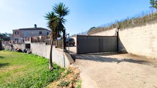 Maison à Sentmenat. Finca con casa de dos plantas, terreno llano y polivalente. enca