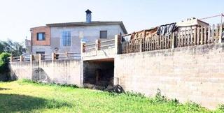 Maison à Sentmenat. Finca con casa de dos plantas, terreno llano y polivalente. enca