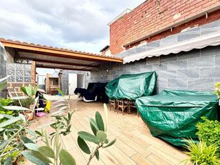 Etagenwohnung in Ca n'Anglada. Piso para entrar a vivir  zona muy tranquila terraza de 56m2 3 d