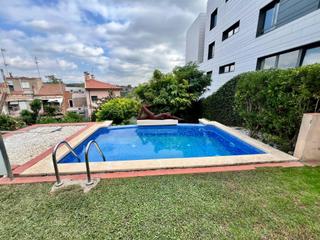 Pis a Covadonga. Piso de 1 dormitorio con plaza de parking y piscina comunitaria.