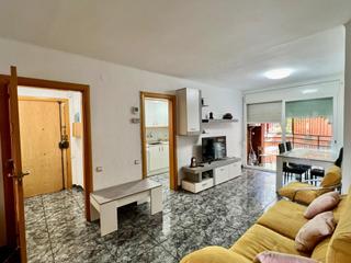 Flat in Can Deu. Piso para entrar a vivir en can deu  3 dormitorios  1 baño