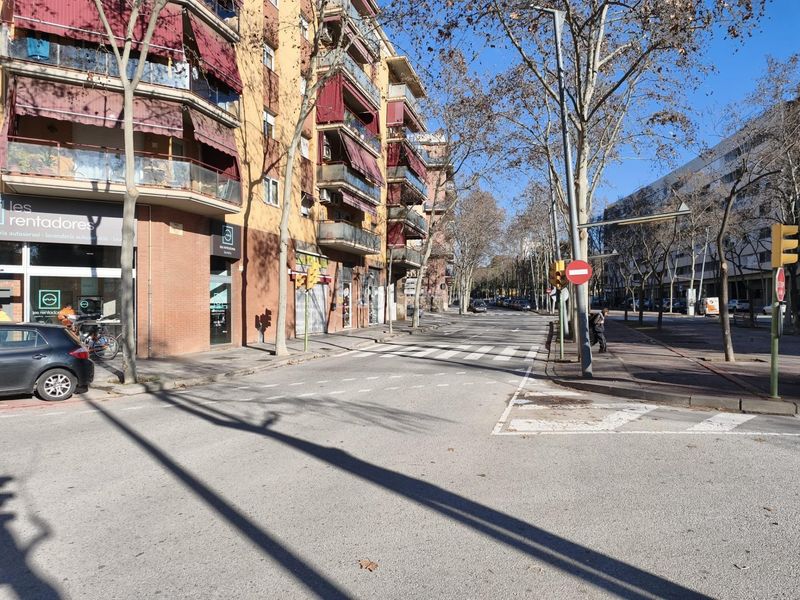 Foto 59226ef6-84be-4b33-9e2f-a3da0b9c9563. Geschäftsraum in carrer de manuel de falla 5 in Serra d'en Camaró Sabadell