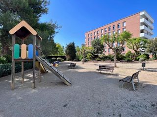 Pis a Can Llong. Piso de 4 dormitorios  2 baños, balcón, parking y trastero  vivi