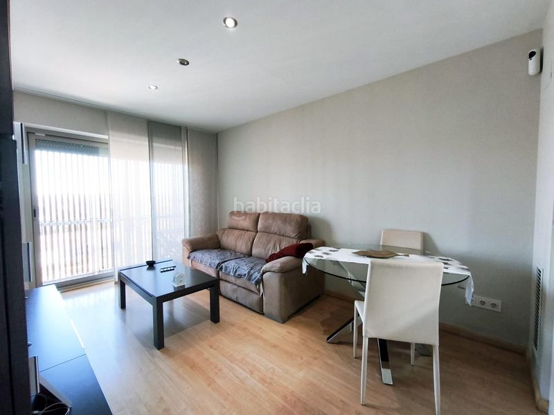 Foto 0f8f8fc1-5f00-4312-b1c8-f89d43fcf14f. Piso  de 2 dormitorios 1 baño balcón y plaza de parking en Sabadell