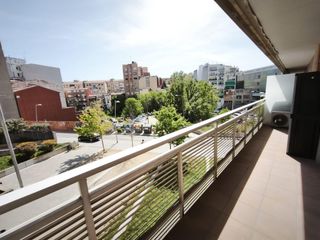 Appartement  Plana de can bertran. Luminoso piso en el centro de rubí con terraza y ascensor