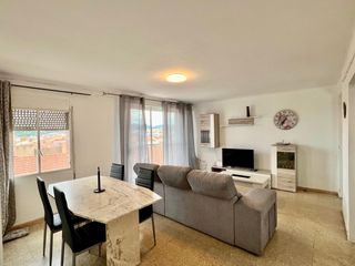 Pis  Menendez y pelayo,de. Piso de 3 dormitorios y 1 baño, balcón y galería.