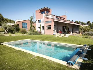 Maison à Airesol. Espectacular casa con piscina y jardín privado en balcón de sant