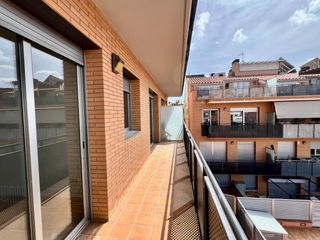 Pis a Gràcia. Piso duplex de 3 dormitorios  2 baños  balcón  terraza  parking