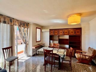 Flat in Sol i Padrís - Sant Oleguer. Piso de 3 dormitorios  1 baño, con ascensor, balcón, galería y t