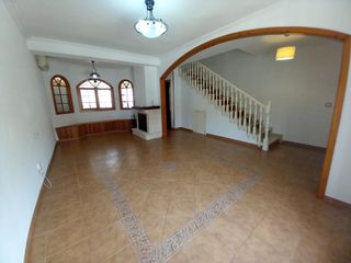 Casa adossada en Juzgados - La Feria. Adosado con garaje y patio